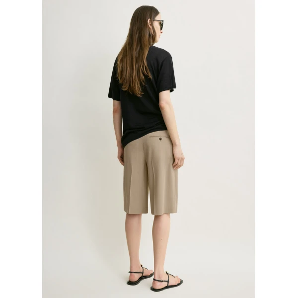 Toteme Wide tailored shorts in Overcast beige, view 4