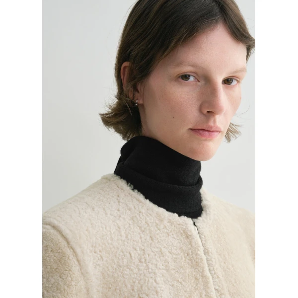 Toteme Zipped teddy shearling coat in Cream, view 5