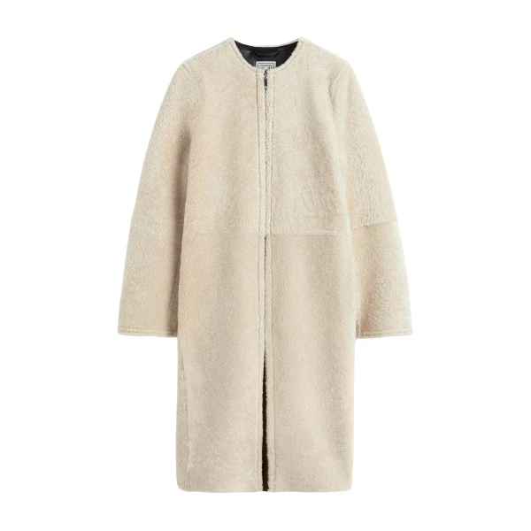 Toteme Zipped teddy shearling coat in Cream