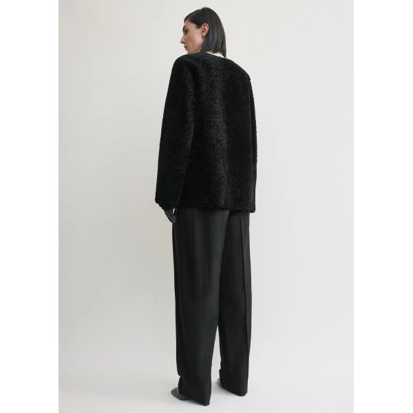 Toteme Zipped teddy shearling jacket in Black, view 4