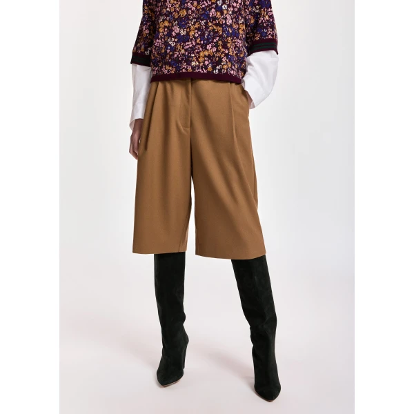 Essentiel Antwerp Camel pleated wide-leg bermuda pants, view 3