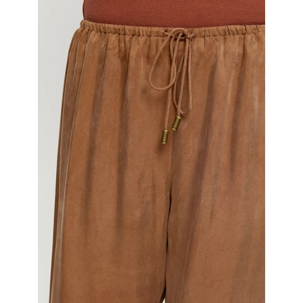 Kivari Blythe Pant in Chocolate, view 5