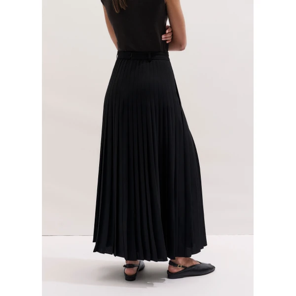 Me and Em ME+EM Slit Pleated Maxi Skirt in Black, view 5