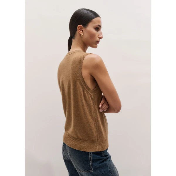 Me and Em ME+EM V-Neck Relaxed Knit Vest in Camel Mélange, view 6