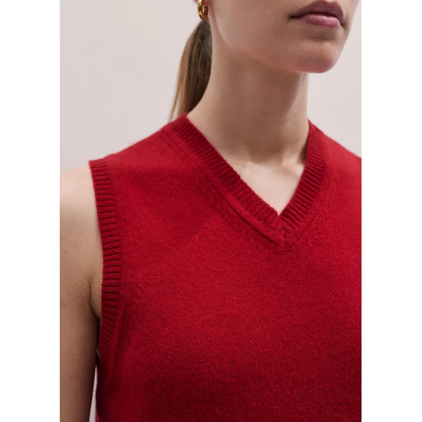 Me and Em ME+EM V-Neck Relaxed Knit Vest in Deep Ruby Red Mélange, view 3