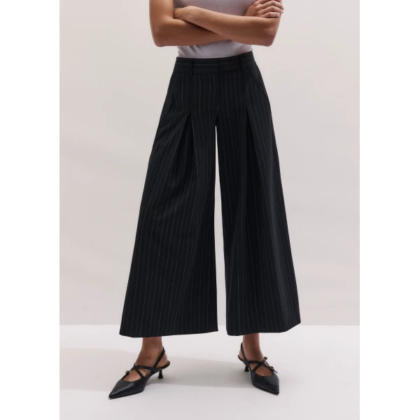 Me and Em ME+EM Very Wide Culotte in Black, view 5