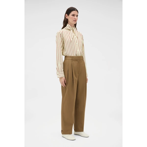 Oroton Tapered Pleat Pant Dark Rye, view 3