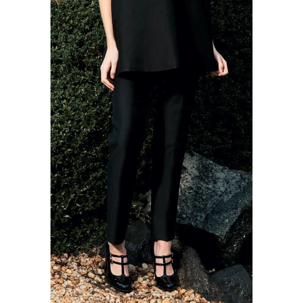 Macgraw Non Chalant Trouser in black silk wool, view 2