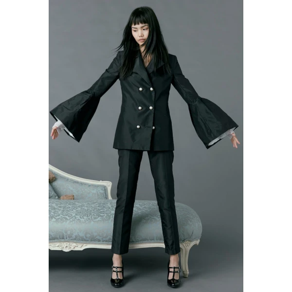Macgraw Wing Blazer in Black, view 3