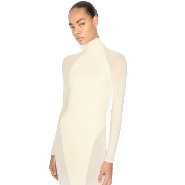 Alaia pearl white