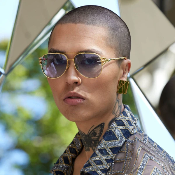 Claw Voyage Sunglasses in White Gold Blush - Image 3