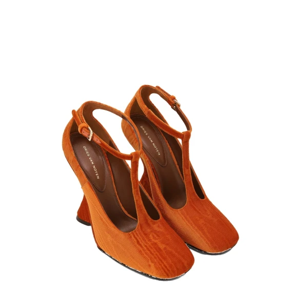 Velvet wedge pumps in Brique - Image 3