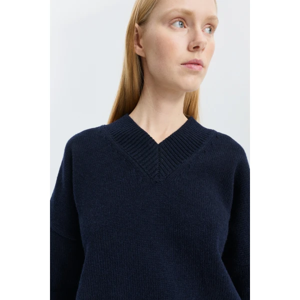 blue jumper