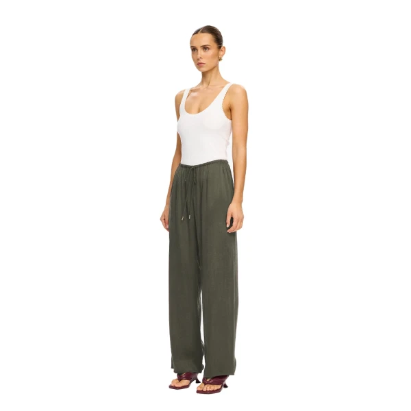 KIVARI Blythe Pant in Dark Green, view 3