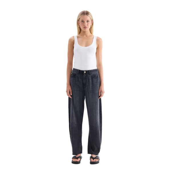 KIVARI Dylan Barrel Jean in Black, view 6