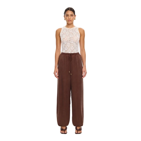 KIVARI Jaxon Balloon Pant in Chocolate, view 2