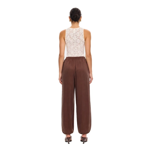 KIVARI Jaxon Balloon Pant in Chocolate, view 5