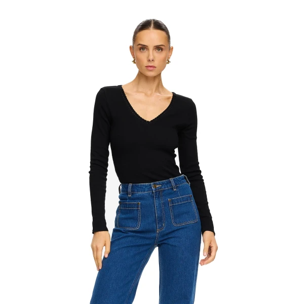 KIVARI Tallulah V Neck Top in Black, view 2