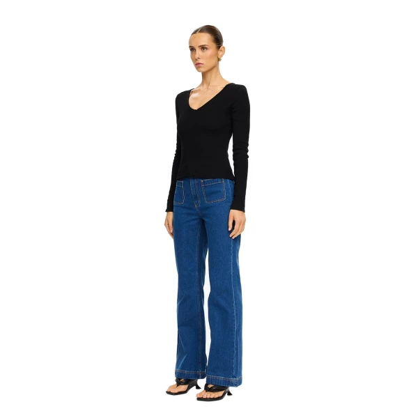 KIVARI Tallulah V Neck Top in Black, view 4