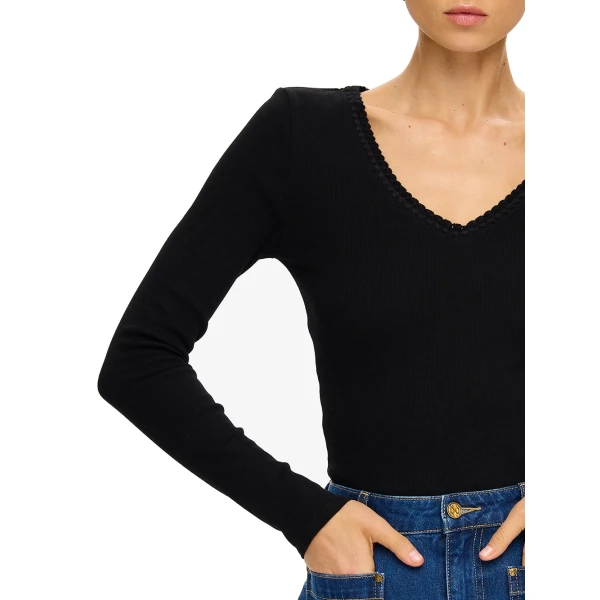 KIVARI Tallulah V Neck Top in Black, view 6
