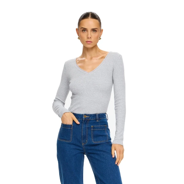 KIVARI Tallulah V Neck Top in Grey, view 2
