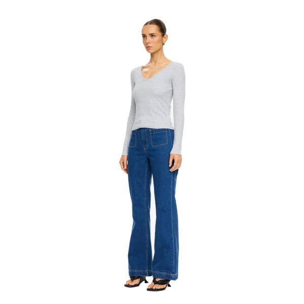 KIVARI Tallulah V Neck Top in Grey, view 4
