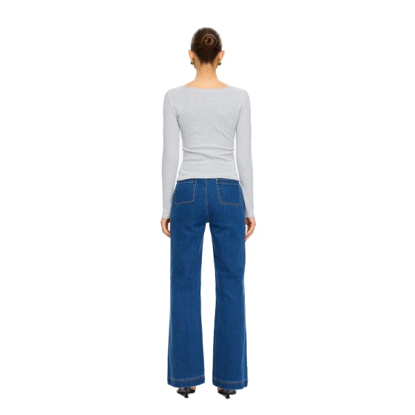 KIVARI Tallulah V Neck Top in Grey, view 5