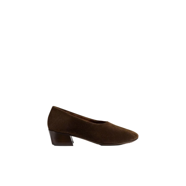 Marcy Pump in Ebano Suede