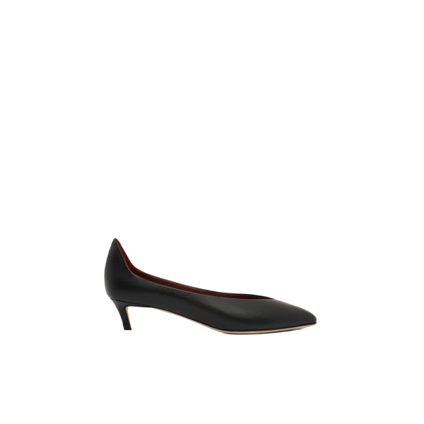 Almond pumps in black leather