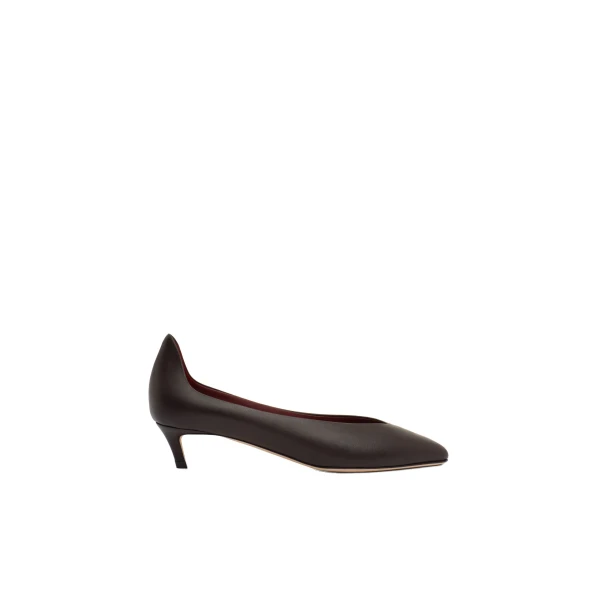 Almond pumps in brown leather