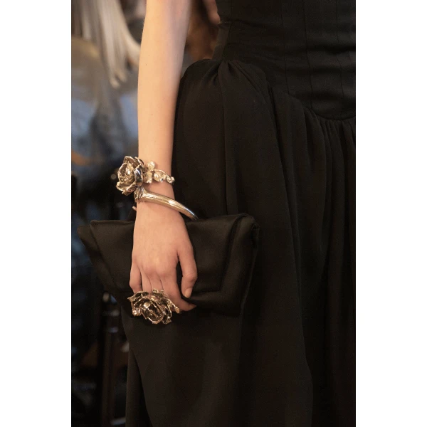 Bracelet bag in black satin - Image 6
