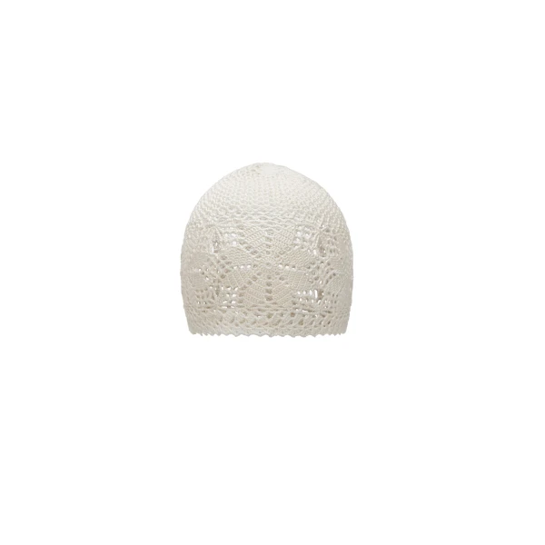 Crochet beanie in cream