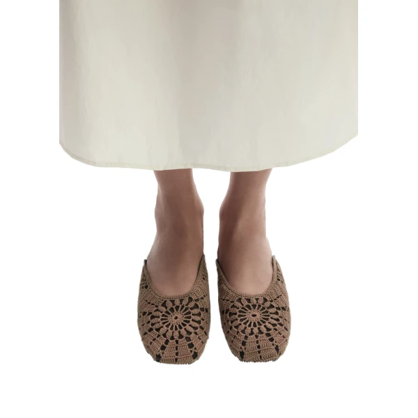 Crochet flat mules in taupe - Image 4