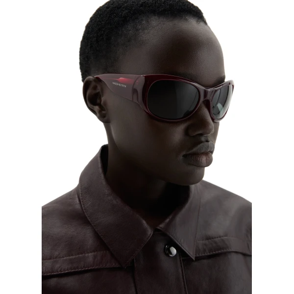 Round sunglasses in burgundy - Image 5