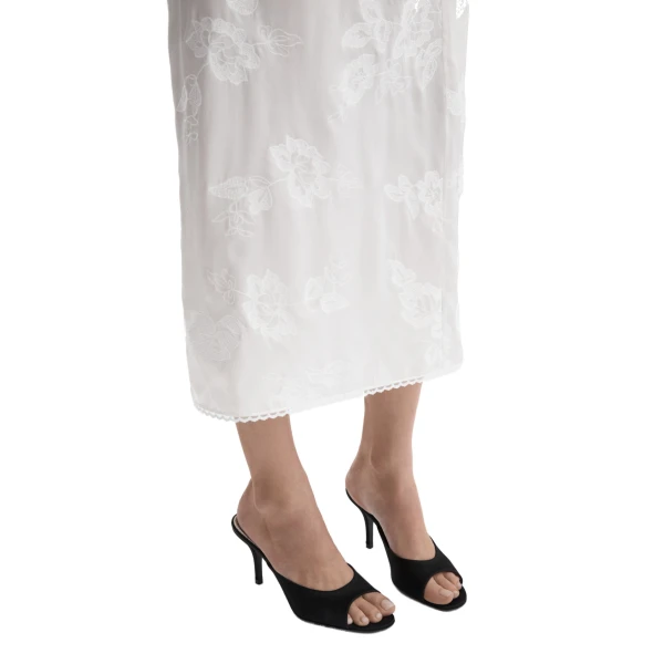 Satin pointed-toe mules in black - Image 4