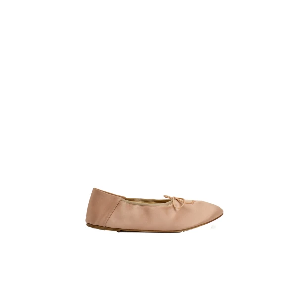 Soft ballet flats in nude satin