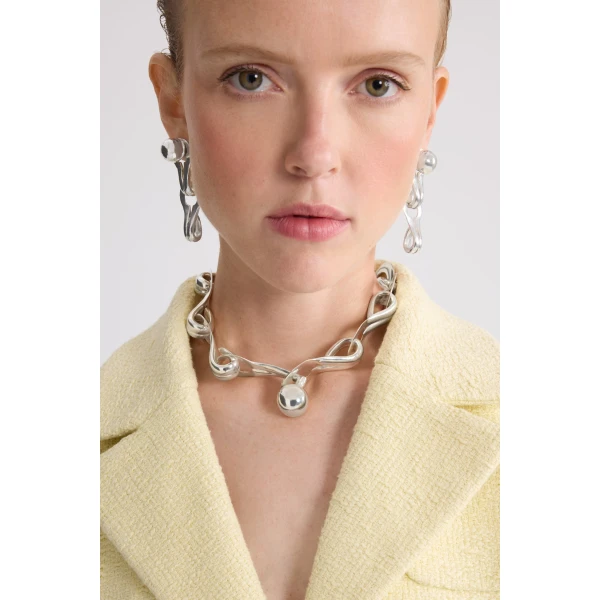 M link short geometric choker necklace in Silver - Image 3