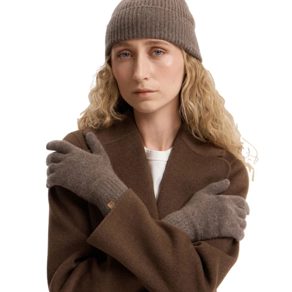 Brown gloves