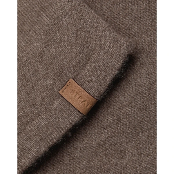 Brown travel wrap