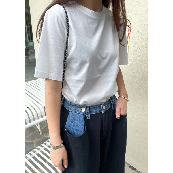 black/blue pants