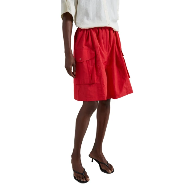 red shorts