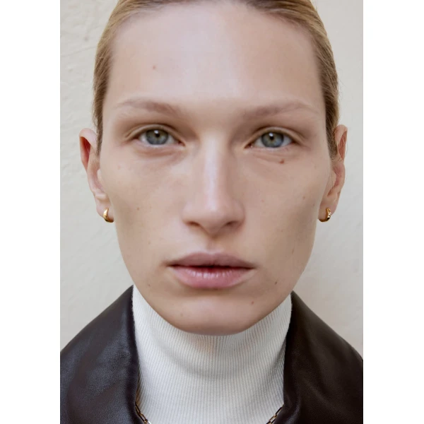 Bezel diamond hoops 18kt in Gold - Image 2