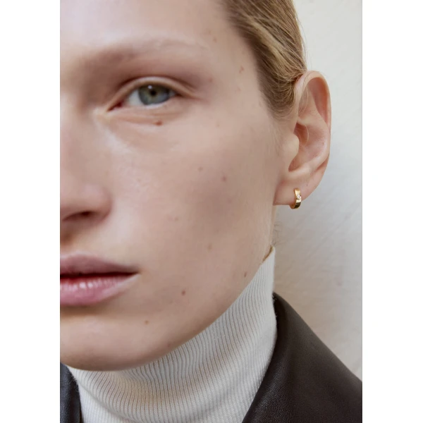 Bezel diamond hoops 18kt in Gold - Image 3