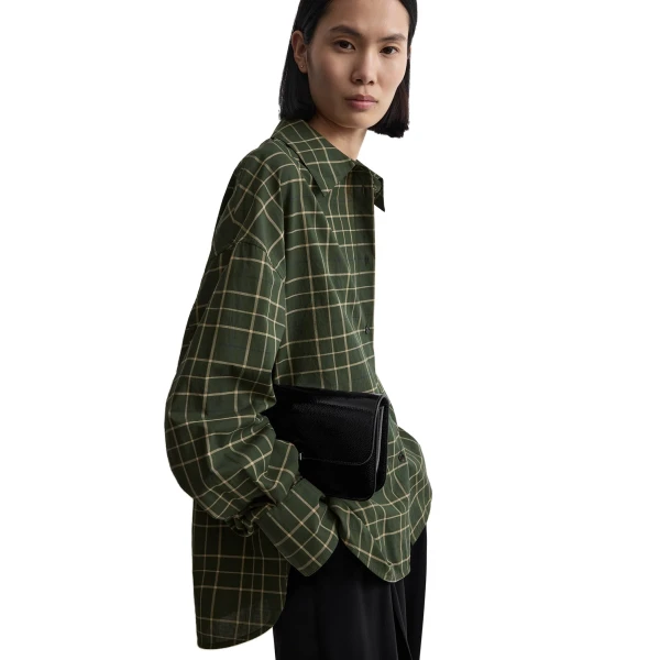 Toteme Boxy shirt in Pine / Popcorn, view 5
