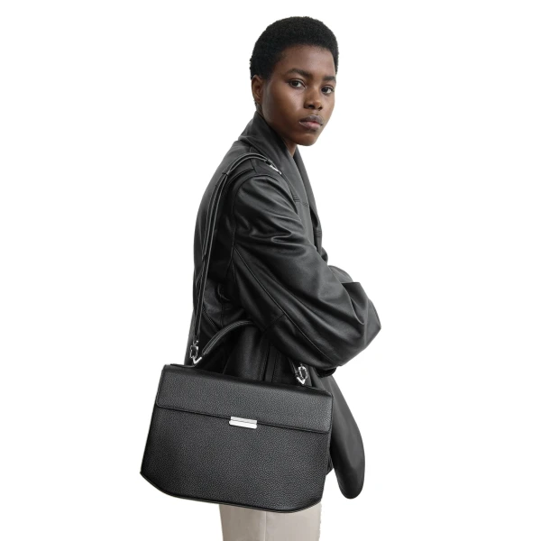 Clip grained-leather top handle in Black - Image 2