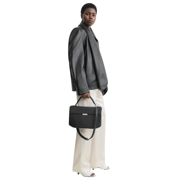 Clip grained-leather top handle in Black - Image 3