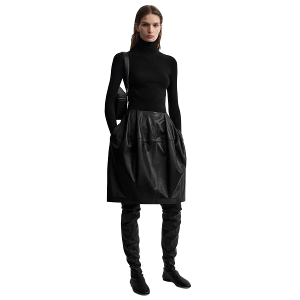 Toteme Compact jersey turtleneck in Black, view 2