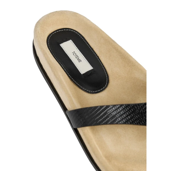 Contoured lizard-embossed flip flops in Beige / Black - Image 5