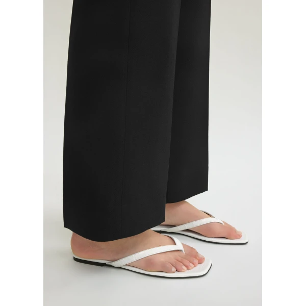 Croco-embossed flip flops in Off-white - Image 3