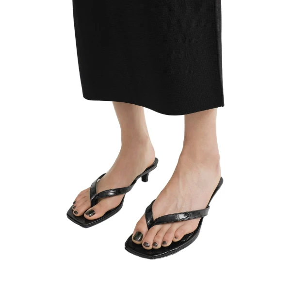Croco-embossed heeled flip flops in Black - Image 2